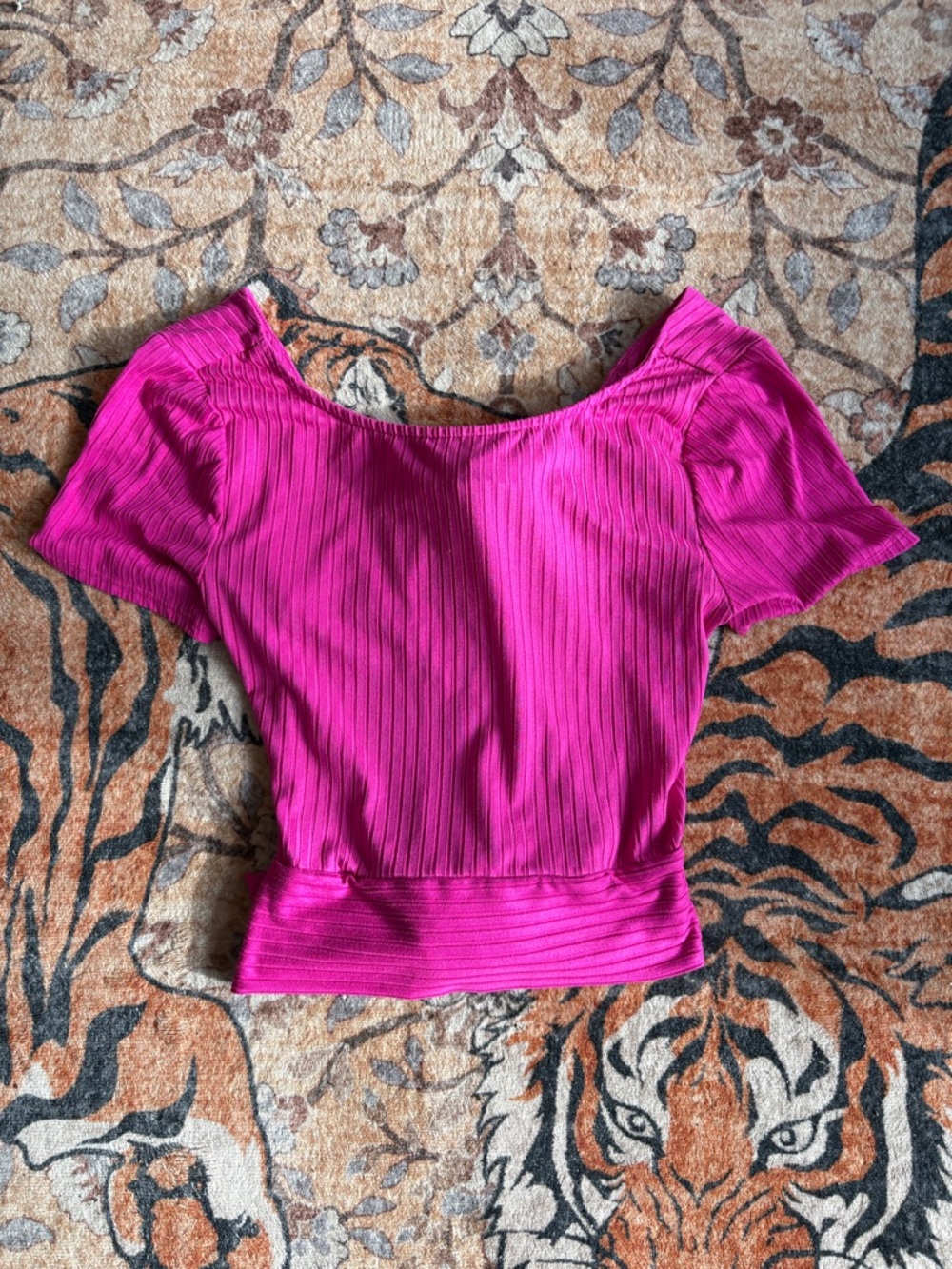 Women’s Ribbed Off-Shoulder Crop Top in Magenta